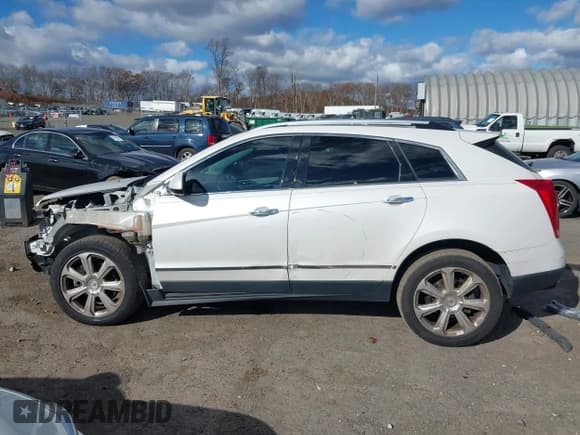 ✅ 2015 Cadillac SRX Premium Collection • VIN: 3GYFNGE36FS550015 • Lot: 43626400. Wystawiony na IAAI z przebiegiem 88 619 mil. Bezpłatny archiwum sprzedaży aukcyjnych z USA i szczegółowy raport historii pojazdu na DreamBid. Zdjęcie 15.