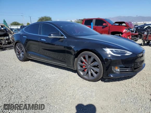 ✅ 2017 Tesla Model S 100D • VIN: 5YJSA1E47HF200765 • Lot: 81718915. Wystawiony na Copart z przebiegiem 56 334 mil. Bezpłatny archiwum sprzedaży aukcyjnych z USA i szczegółowy raport historii pojazdu na DreamBid. Zdjęcie 4.