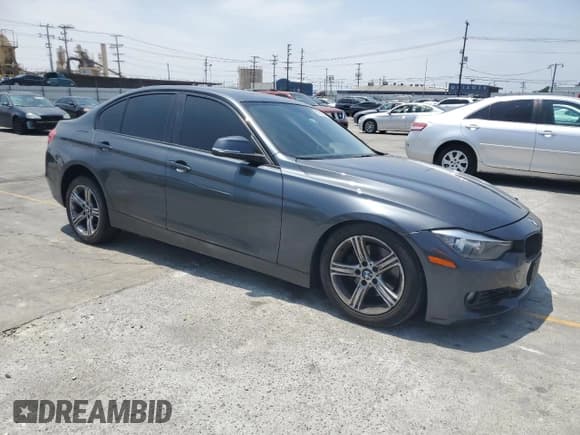 ✅ 2015 BMW 3 Series 328i • VIN: WBA3A5G5XFNS86943 • Lot: 57620325. Wystawiony na Copart z przebiegiem 154 165 mil. Bezpłatny archiwum sprzedaży aukcyjnych z USA i szczegółowy raport historii pojazdu na DreamBid. Zdjęcie 4.