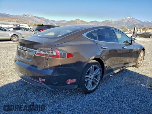 ✅ 2014 Tesla Model S 60 • VIN: 5YJSA1H17EFP52666 • Лот: 95309675. Опубликован ранее на Copart с пробегом 138 638 миль. Бесплатный доступ к архиву аукционных продаж из США и подробный отчёт об истории автомобиля на DreamBid. Изображение 3.