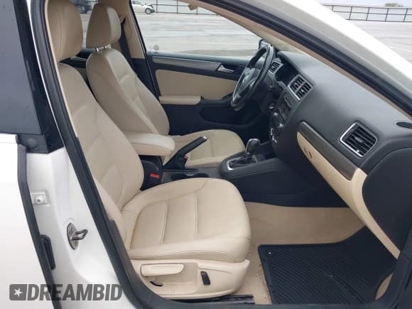 ✅ 2014 Volkswagen Jetta TDI w/Premium • VIN: 3VWLL7AJXEM372547 • Lot: 42320105. Wystawiony na IAAI z przebiegiem 113 200 mil. Bezpłatny archiwum sprzedaży aukcyjnych z USA i szczegółowy raport historii pojazdu na DreamBid. Zdjęcie 5.