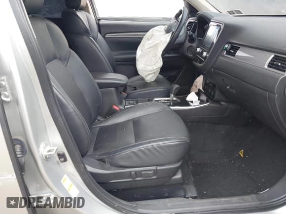 ✅ 2020 Mitsubishi Outlander SE • VIN: JA4AD3A37LZ032764 • Lot: 41849906. Listed on IAAI with Not provided. Free auction sales archive from the USA and detailed vehicle history report at DreamBid. Image 5.