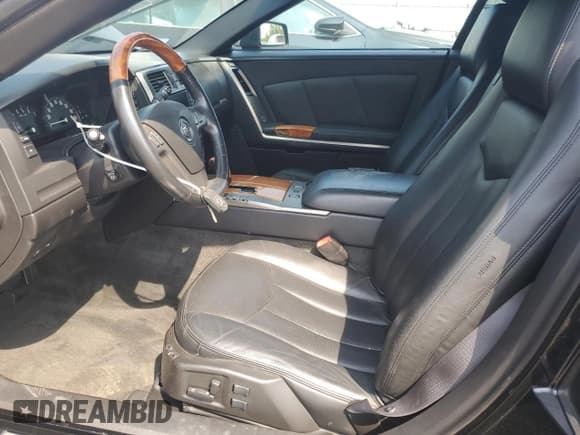 ✅ 2004 Cadillac XLR • VIN: 1G6YV34A245601303 • Lot: 57644265. Wystawiony na Copart z przebiegiem 27 898 mil. Bezpłatny archiwum sprzedaży aukcyjnych z USA i szczegółowy raport historii pojazdu na DreamBid. Zdjęcie 7.