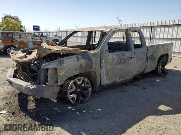 ✅ 2010 Chevrolet Silverado 1500 • VIN: 1GCYKSE24AZ155313 • Лот: 69612884. Опубликован ранее на Copart с пробегом Не указан. Бесплатный доступ к архиву аукционных продаж из США и подробный отчёт об истории автомобиля на DreamBid. Изображение 1.