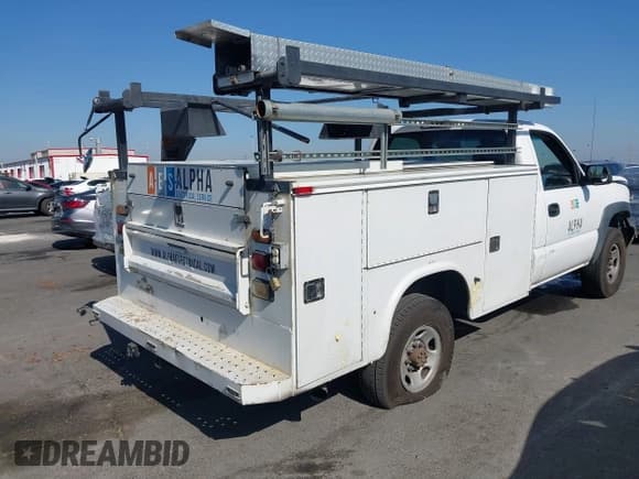 ✅ 2004 Chevrolet Silverado 1500 • VIN: 1GBHC24294E269886 • Lot: 43643647. Listed on IAAI with 198,507 mi. Free auction sales archive from the USA and detailed vehicle history report at DreamBid. Image 4.