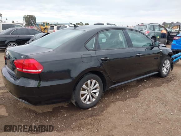 ✅ 2015 Volkswagen Passat S • VIN: 1VWAT7A31FC011266 • Lot: 43429382. Listed on IAAI with 165,836 mi. Free auction sales archive from the USA and detailed vehicle history report at DreamBid. Image 4.