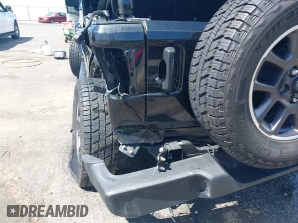✅ 2021 Jeep Wrangler Unlimited Sport S • VIN: 1C4HJXDG4MW581070 • Lot: 42178964. Wystawiony na IAAI z przebiegiem 40 001 mil. Bezpłatny archiwum sprzedaży aukcyjnych z USA i szczegółowy raport historii pojazdu na DreamBid. Zdjęcie 18.