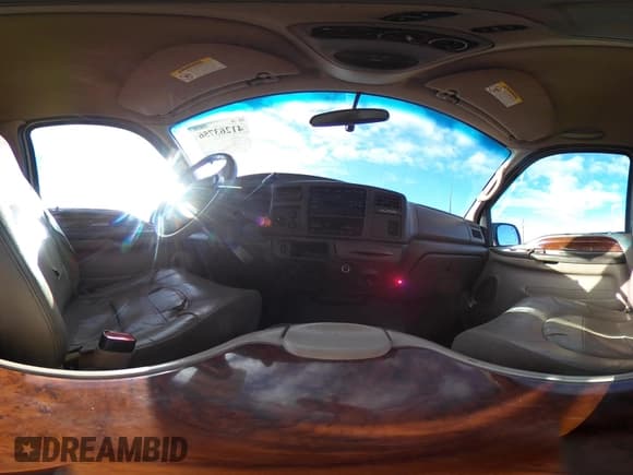 ✅ 2002 Ford Excursion Limited • VIN: 1FMSU43FX2ED63993 • Lot: 41263756. Wystawiony na IAAI z przebiegiem 294 930 mil. Bezpłatny archiwum sprzedaży aukcyjnych z USA i szczegółowy raport historii pojazdu na DreamBid. Zdjęcie 18.