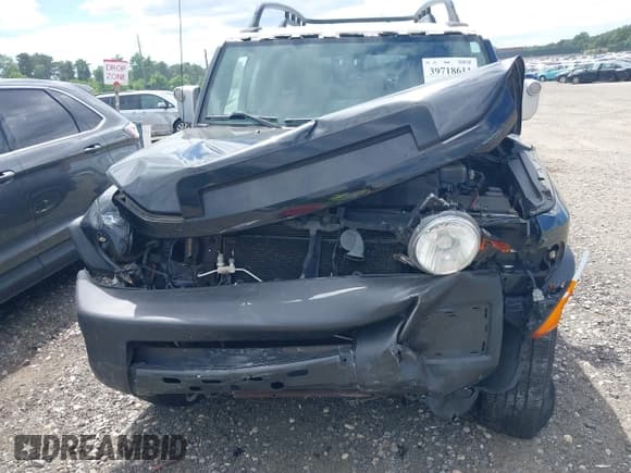 ✅ 2013 Toyota FJ Cruiser • VIN: JTEBU4BF2DK173157 • Lot: 39718611. Wystawiony na IAAI z przebiegiem 178 886 mil. Bezpłatny archiwum sprzedaży aukcyjnych z USA i szczegółowy raport historii pojazdu na DreamBid. Zdjęcie 12.