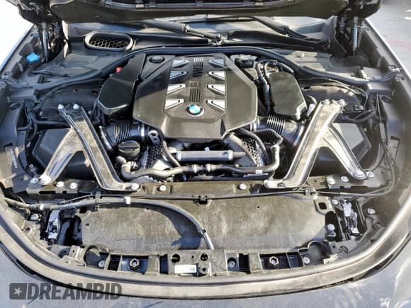 ✅ 2024 BMW 7 Series 760i xDrive • VIN: WBA33EJ02RCS57864 • Lot: 84426565. Wystawiony na Copart z przebiegiem 7 726 mil. Bezpłatny archiwum sprzedaży aukcyjnych z USA i szczegółowy raport historii pojazdu na DreamBid. Zdjęcie 11.