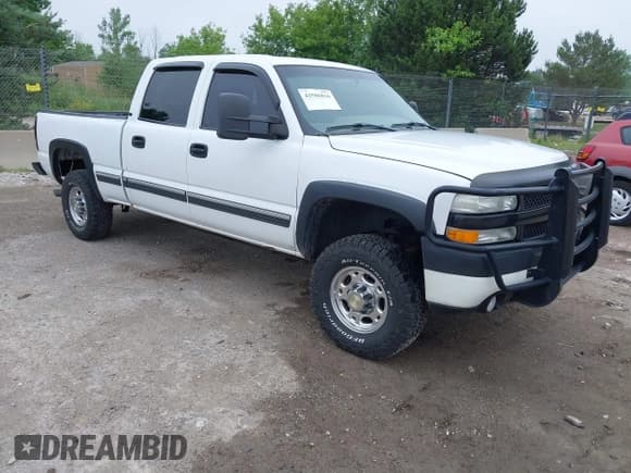✅ 2001 Chevrolet Silverado 2500HD LS • VIN: 1GCHK23U71F150029 • Lot: 42586816. Wystawiony na IAAI z przebiegiem 214 239 mil. Bezpłatny archiwum sprzedaży aukcyjnych z USA i szczegółowy raport historii pojazdu na DreamBid. Zdjęcie 1.