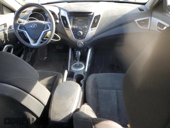 ✅ 2016 Hyundai Veloster • VIN: KMHTC6AD3GU279144 • Lot: 76304354. Wystawiony na Copart z przebiegiem 169 453 mil. Bezpłatny archiwum sprzedaży aukcyjnych z USA i szczegółowy raport historii pojazdu na DreamBid. Zdjęcie 8.