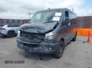 ✅ 2015 Mercedes-Benz Sprinter Passenger • VIN: WDZPE7DC1FP111850 • Lot: 41920037. Wystawiony na IAAI z przebiegiem 127 121 mil. Bezpłatny archiwum sprzedaży aukcyjnych z USA i szczegółowy raport historii pojazdu na DreamBid. Zdjęcie 18.