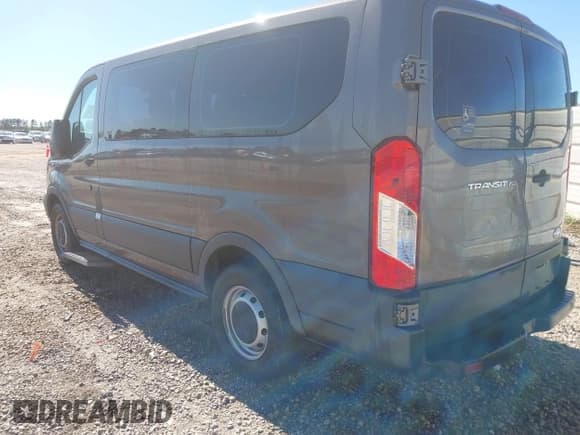 ✅ 2015 Ford Transit XL • VIN: 1FMZK1YM5FKA75770 • Lot: 41814452. Wystawiony na IAAI z przebiegiem 69 769 mil. Bezpłatny archiwum sprzedaży aukcyjnych z USA i szczegółowy raport historii pojazdu na DreamBid. Zdjęcie 3.
