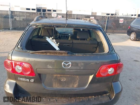 ✅ 2005 Mazda 6 Sport S • VIN: 1YVHP82DX55M50787 • Lot: 42928038. Wystawiony na IAAI z przebiegiem 103 819 mil. Bezpłatny archiwum sprzedaży aukcyjnych z USA i szczegółowy raport historii pojazdu na DreamBid. Zdjęcie 6.