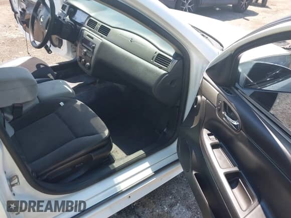 ✅ 2013 Chevrolet Impala Police • VIN: 2G1WD5E35D1221501 • Lot: 43269727. Listed on IAAI with 95,859 mi. Free auction sales archive from the USA and detailed vehicle history report at DreamBid. Image 5.