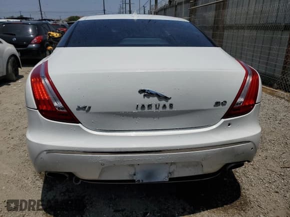 ✅ 2013 Jaguar XJ • VIN: SAJWA1C75D8V40541 • Lot: 62592345. Wystawiony na Copart z przebiegiem 70 159 mil. Bezpłatny archiwum sprzedaży aukcyjnych z USA i szczegółowy raport historii pojazdu na DreamBid. Zdjęcie 6.
