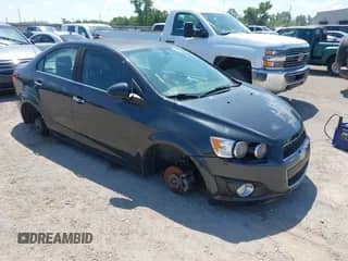 ✅ 2015 Chevrolet Sonic LTZ • VIN: 1G1JE5SB8F4191520 • Лот: 43002537. Размещён на IAAI с пробегом 82 395 миль миль. Получите бесплатный доступ к архиву аукционных продаж из США и посмотрите подробный отчёт об истории автомобиля на DreamBid. Изображение 1.