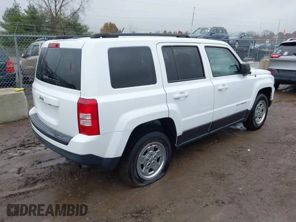 ✅ 2016 Jeep Patriot Sport SE • VIN: 1C4NJRBB4GD814547 • Lot: 43734900. Wystawiony na IAAI z przebiegiem 127 647 mil. Bezpłatny archiwum sprzedaży aukcyjnych z USA i szczegółowy raport historii pojazdu na DreamBid. Zdjęcie 4.