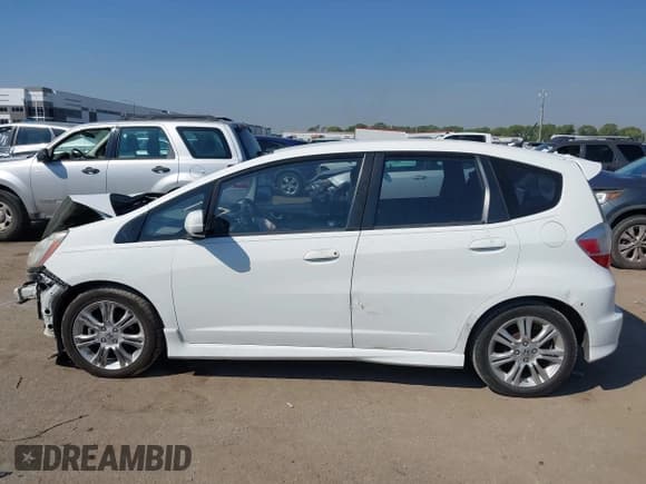 ✅ 2011 Honda Fit Sport • VIN: JHMGE8H54BC002025 • Lot: 43373965. Wystawiony na IAAI z przebiegiem 199 204 mil. Bezpłatny archiwum sprzedaży aukcyjnych z USA i szczegółowy raport historii pojazdu na DreamBid. Zdjęcie 14.