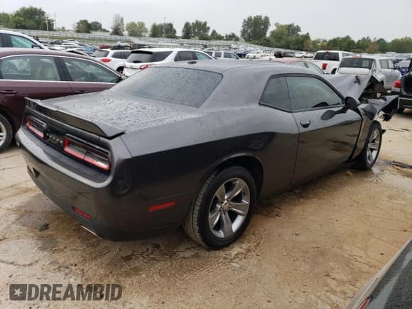 ✅ 2019 Dodge Challenger SXT • VIN: 2C3CDZAG6KH694391 • Lot: 70767673. Wystawiony na Copart z przebiegiem 76 700 mil. Bezpłatny archiwum sprzedaży aukcyjnych z USA i szczegółowy raport historii pojazdu na DreamBid. Zdjęcie 3.