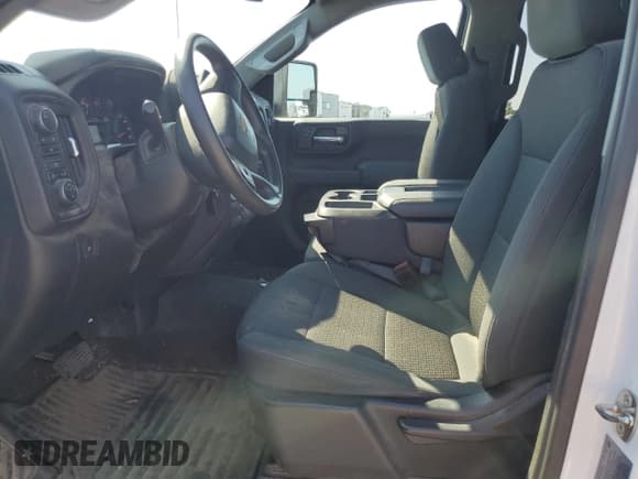 ✅ 2021 Chevrolet Silverado 2500HD Custom • VIN: 1GC4YME74MF288597 • Lot: 65971905. Wystawiony na Copart z przebiegiem 58 694 mil. Bezpłatny archiwum sprzedaży aukcyjnych z USA i szczegółowy raport historii pojazdu na DreamBid. Zdjęcie 7.