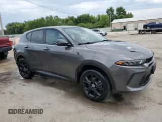 2024 Dodge Hornet GT z VIN ZACNDFANXR3A37529, wystawiony jako Copart lot #63798325 z przebiegiem 18 451 mil mil oraz Szkoda całkowita • Salvage title. Historia ofert i sprzedaży dostępna na DreamBid. Obrazek 4.