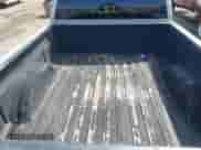 2002 Chevrolet Silverado 1500 LS z VIN 1GCEK14V12Z277928, wystawiony jako IAAI lot #42049150 z przebiegiem 198 414 mil mil oraz . Historia ofert i sprzedaży dostępna na DreamBid. Obrazek 8.