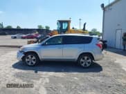 ✅ 2010 Toyota RAV4 Sport • VIN: 2T3RF4DV8AW044120 • Lot: 42216673. Wystawiony na IAAI z przebiegiem 203 795 mil. Bezpłatny archiwum sprzedaży aukcyjnych z USA i szczegółowy raport historii pojazdu na DreamBid. Zdjęcie 15.