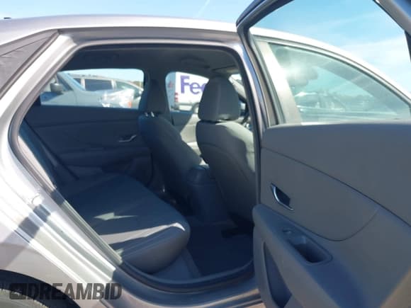 ✅ 2021 Hyundai Elantra SEL • VIN: 5NPLM4AG7MH045014 • Lot: 43345253. Listed on IAAI with 131,971 mi. Free auction sales archive from the USA and detailed vehicle history report at DreamBid. Image 8.