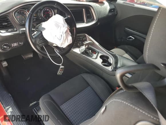 ✅ 2021 Dodge Challenger SXT • VIN: 2C3CDZAGXMH630924 • Lot: 69065794. Wystawiony na Copart z przebiegiem 62 699 mil. Bezpłatny archiwum sprzedaży aukcyjnych z USA i szczegółowy raport historii pojazdu na DreamBid. Zdjęcie 8.