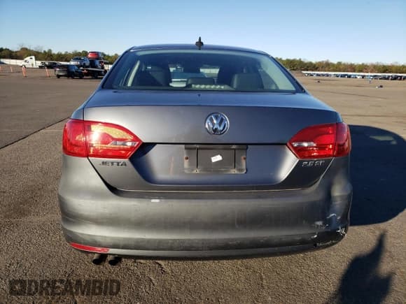 ✅ 2013 Volkswagen Jetta SE • VIN: 3VWBP7AJ1DM435419 • Lot: 93075595. Wystawiony na Copart z przebiegiem 133 860 mil. Bezpłatny archiwum sprzedaży aukcyjnych z USA i szczegółowy raport historii pojazdu na DreamBid. Zdjęcie 6.