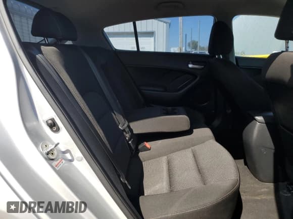 ✅ 2017 Kia Forte LX • VIN: KNAFK5A82H5682137 • Lot: 84567625. Wystawiony na Copart z przebiegiem 93 157 mil. Bezpłatny archiwum sprzedaży aukcyjnych z USA i szczegółowy raport historii pojazdu na DreamBid. Zdjęcie 10.