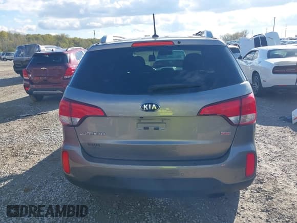 ✅ 2015 Kia Sorento LX • VIN: 5XYKT4A66FG603970 • Lot: 43594762. Listed on IAAI with 188,585 mi. Free auction sales archive from the USA and detailed vehicle history report at DreamBid. Image 16.