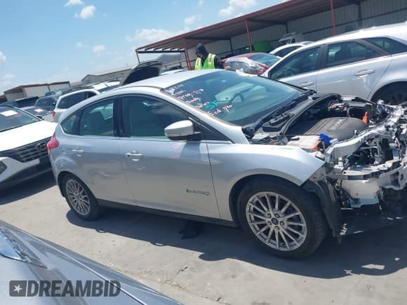 ✅ 2013 Ford Focus Electric • VIN: 1FADP3R46DL254715 • Лот: 42819369. Опубликован ранее на IAAI с пробегом 58 781 миль. Бесплатный доступ к архиву аукционных продаж из США и подробный отчёт об истории автомобиля на DreamBid. Изображение 14.