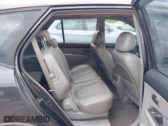 ✅ 2007 Kia Rondo EX • VIN: KNAFG526677080844 • Лот: 42242066. Опубликован ранее на IAAI с пробегом 163 936 миль. Бесплатный доступ к архиву аукционных продаж из США и подробный отчёт об истории автомобиля на DreamBid. Изображение 8.