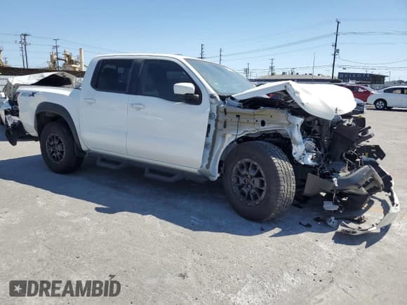 ✅ 2023 Nissan Frontier SV • VIN: 1N6ED1EJ3PN670640 • Lot: 58039525. Wystawiony na Copart z przebiegiem 15 302 mil. Bezpłatny archiwum sprzedaży aukcyjnych z USA i szczegółowy raport historii pojazdu na DreamBid. Zdjęcie 4.