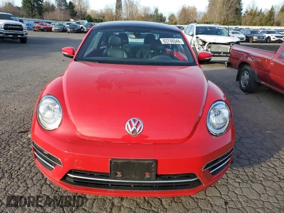 ✅ 2018 Volkswagen Beetle SE • VIN: 3VWJD7AT4JM703168 • Лот: 83746544. Опубликован ранее на Copart с пробегом 18 012 миль. Бесплатный доступ к архиву аукционных продаж из США и подробный отчёт об истории автомобиля на DreamBid. Изображение 5.