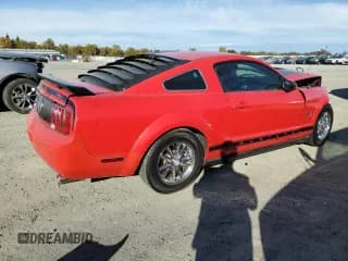 ✅ 2006 Ford Mustang Standard • VIN: 1ZVHT80N065176172 • Lot: 90965375. Wystawiony na Copart z przebiegiem Nie podano. Bezpłatny archiwum sprzedaży aukcyjnych z USA i szczegółowy raport historii pojazdu na DreamBid. Zdjęcie 3.