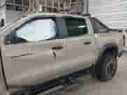 2023 Chevrolet Colorado 4WD ZR2 z VIN 1GCPTFEK4P1215680, wystawiony jako IAAI lot #43174110 z przebiegiem 29 585 mil mil oraz . Historia ofert i sprzedaży dostępna na DreamBid. Obrazek 15.