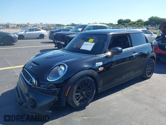 ✅ 2020 MINI Hardtop Cooper S • VIN: WMWXR5C04L2M82197 • Лот: 42267324. Опубликован ранее на IAAI с пробегом 44 956 миль. Бесплатный доступ к архиву аукционных продаж из США и подробный отчёт об истории автомобиля на DreamBid. Изображение 2.