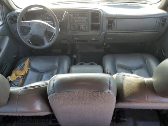 ✅ 2006 Chevrolet Silverado 2500HD LT2 • VIN: 1GCHK23UX6F145866 • Lot: 66022065. Wystawiony na Copart z przebiegiem 107 420 mil. Bezpłatny archiwum sprzedaży aukcyjnych z USA i szczegółowy raport historii pojazdu na DreamBid. Zdjęcie 8.