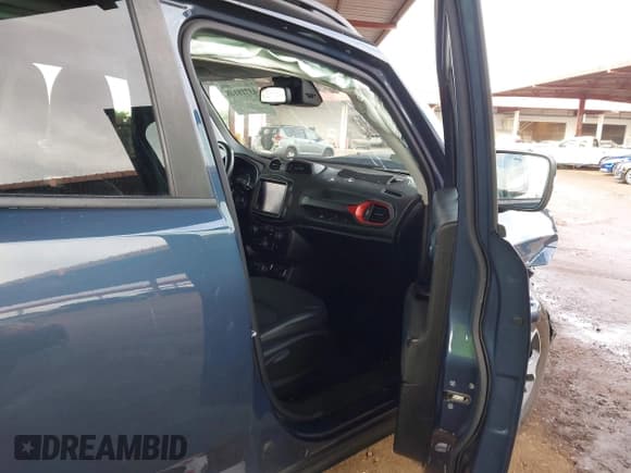 ✅ 2022 Jeep Renegade Trailhawk • VIN: ZACNJDC14NPN66725 • Lot: 43785287. Wystawiony na IAAI z przebiegiem 67 289 mil. Bezpłatny archiwum sprzedaży aukcyjnych z USA i szczegółowy raport historii pojazdu na DreamBid. Zdjęcie 5.