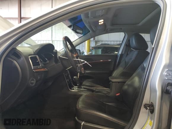 ✅ 2010 Lincoln MKZ • VIN: 3LNHL2JC1AR652797 • Lot: 68302295. Wystawiony na Copart z przebiegiem 137 181 mil. Bezpłatny archiwum sprzedaży aukcyjnych z USA i szczegółowy raport historii pojazdu na DreamBid. Zdjęcie 7.