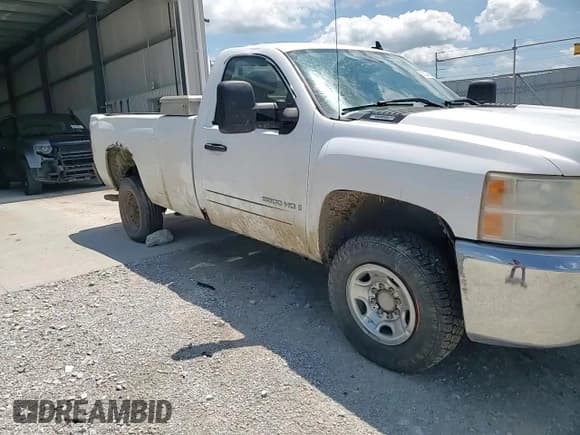 ✅ 2007 Chevrolet Silverado 2500HD 1LT • VIN: 1GCHK24K97E545034 • Lot: 63324805. Wystawiony na Copart z przebiegiem 222 458 mil. Bezpłatny archiwum sprzedaży aukcyjnych z USA i szczegółowy raport historii pojazdu na DreamBid. Zdjęcie 13.