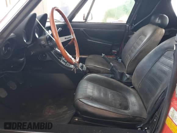 ✅ 1985 Alfa Romeo Spider Veloce • VIN: ZARBA5415F1021439 • Lot: 61650585. Wystawiony na Copart z przebiegiem 161 529 mil. Bezpłatny archiwum sprzedaży aukcyjnych z USA i szczegółowy raport historii pojazdu na DreamBid. Zdjęcie 7.