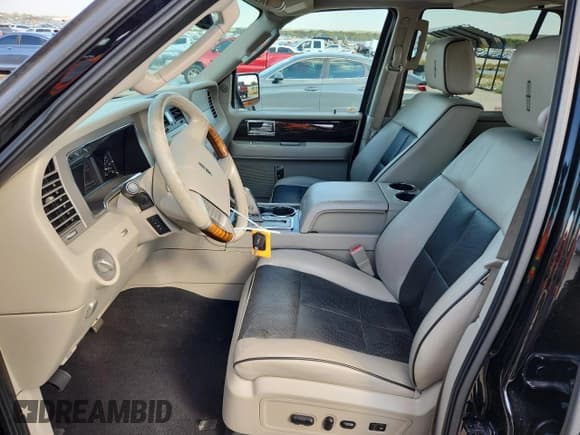 ✅ 2008 Lincoln Navigator • VIN: 5LMFU27548LJ20687 • Lot: 86796585. Listed on Copart with 166,114 mi. Free auction sales archive from the USA and detailed vehicle history report at DreamBid. Image 7.
