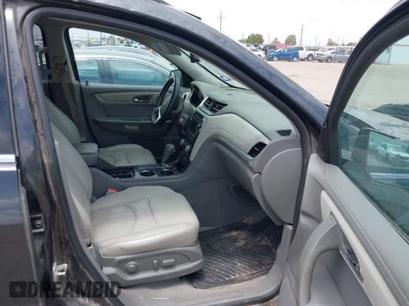 ✅ 2014 Chevrolet Traverse LT • VIN: 1GNKRHKD1EJ318053 • Lot: 42562508. Listed on IAAI with 93,544 mi. Free auction sales archive from the USA and detailed vehicle history report at DreamBid. Image 5.