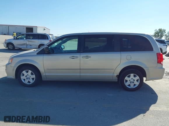 ✅ 2013 Dodge Grand Caravan SE • VIN: 2C4RDGBG3DR613398 • Lot: 43418804. Wystawiony na IAAI z przebiegiem 179 183 mil. Bezpłatny archiwum sprzedaży aukcyjnych z USA i szczegółowy raport historii pojazdu na DreamBid. Zdjęcie 14.