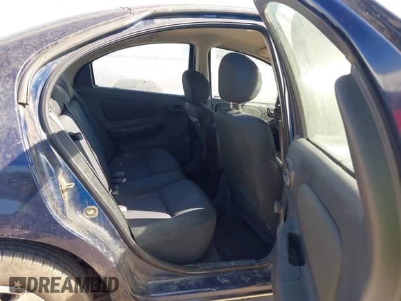 2005 Dodge Neon SE с VIN 1B3ES26C55D275927, выставлен на аукционе IAAI как лот 43620850 с пробегом Не указан миль и . История ставок и продаж доступна на DreamBid. Изображение 8.